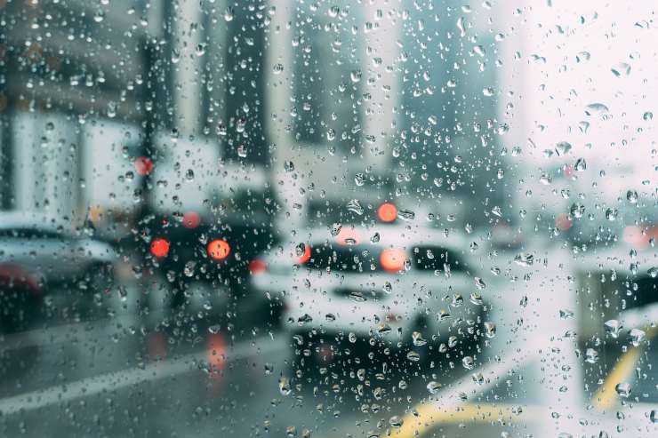 Auto in strada (Foto Pixabay)
