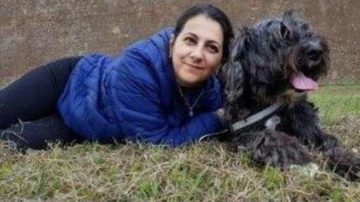 Charlie con la sua mamma umana (Screen Facebook)