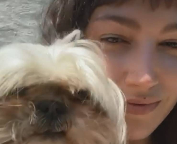 Úrsula Corberó e il suo cane