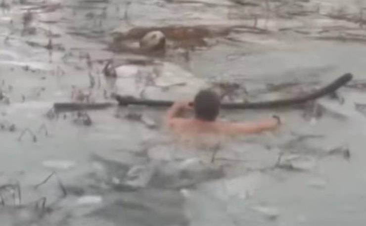 Poliziotto in acqua