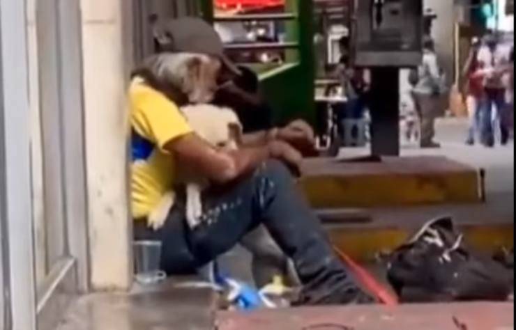 Il commovente abbraccio (Foto video) 