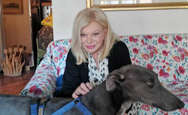 Sandra e il cane (Foto Instagram)