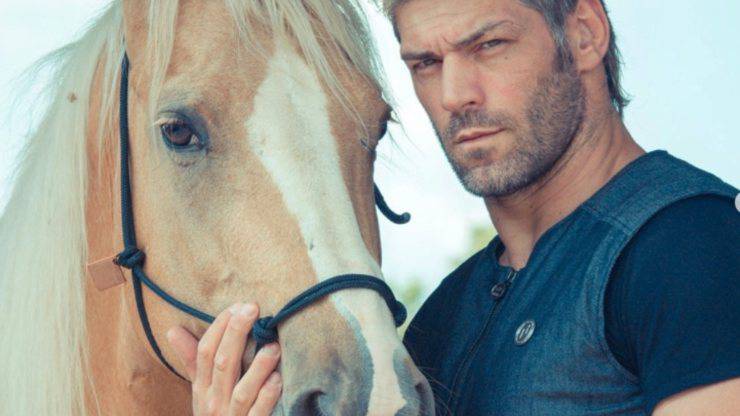 Tutte le curiosità sui cavalli di Clemente Russo Clemente Russo e il suo cavallo Bionda