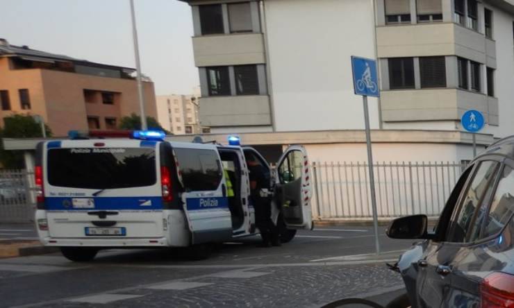 polizia sequestra cane gatto parma