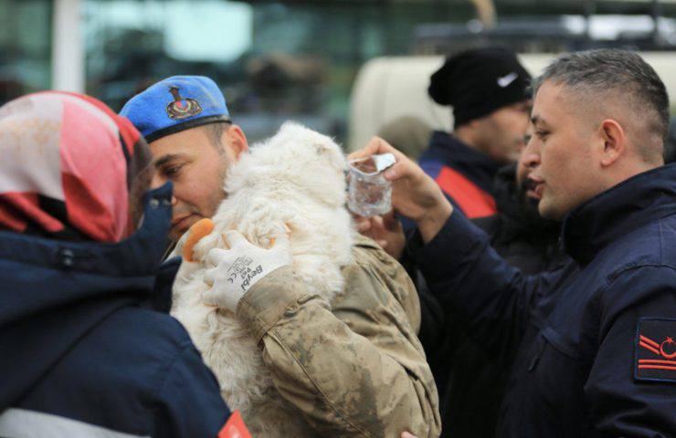 umanità salvataggio terremoto Turchia
