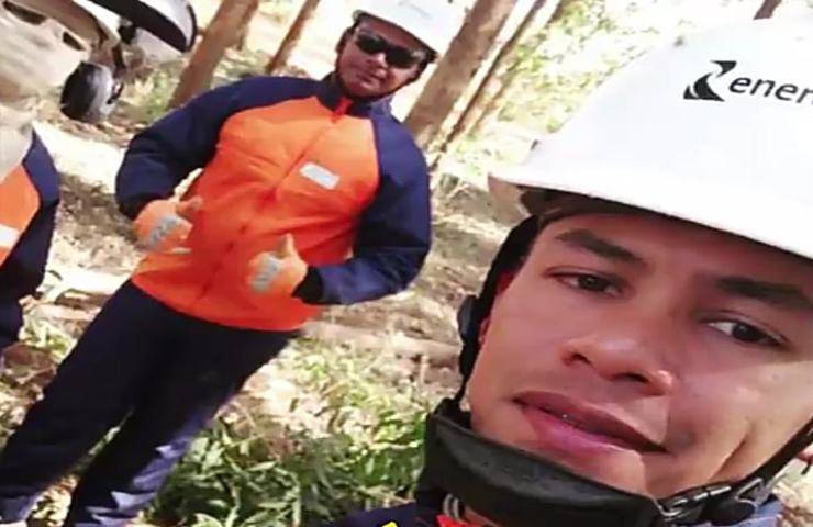 L'incontro tra un gattino sperduto e un gruppo di elettricisti : una storia di salvezza e adozione