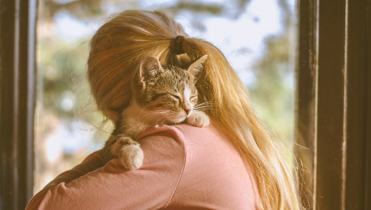 gatto e proprietaria