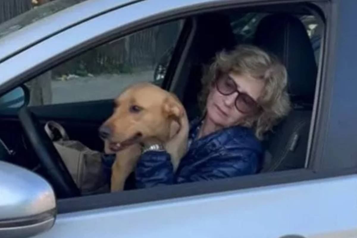 signora Antonietta in auto con il cane